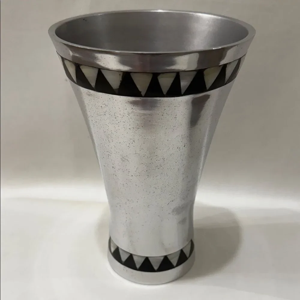 Towle Silver Smiths Vase Midnight Pearl Trumpet Made In India 9 X 6 Inches